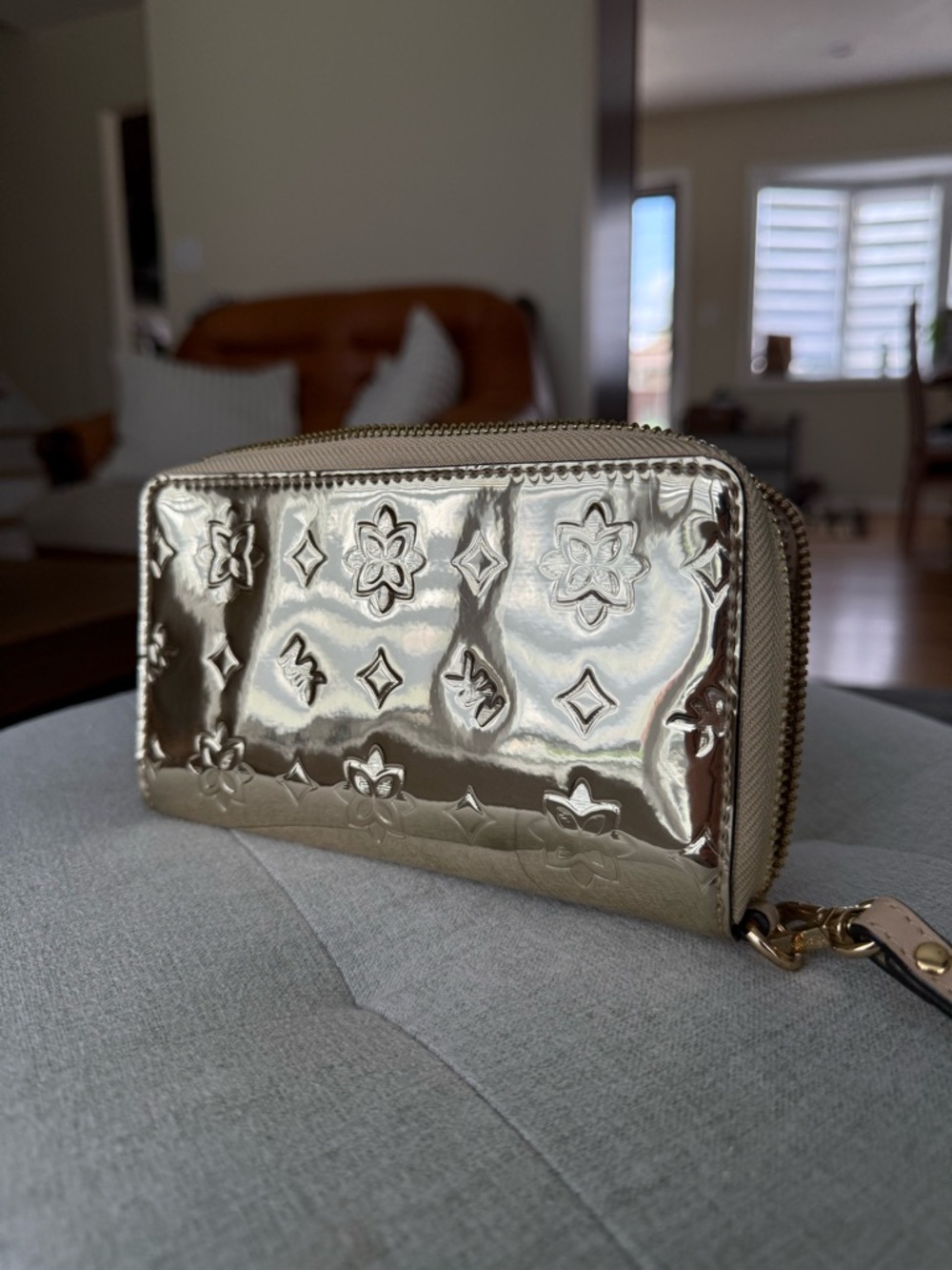 Michael Kors Signature Logo Floral Pattern Metallic Gold Zip-Up Wallet Wristlet - Picture 2 of 5